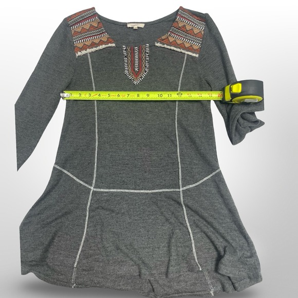 Mystree women Gray Long Sleeve Tunic Embroidered Boho M Anthropologie
Size M - Picture 5 of 5